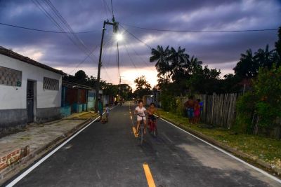Comunidade no Aurá recebe ruas asfaltadas pela primeira vez