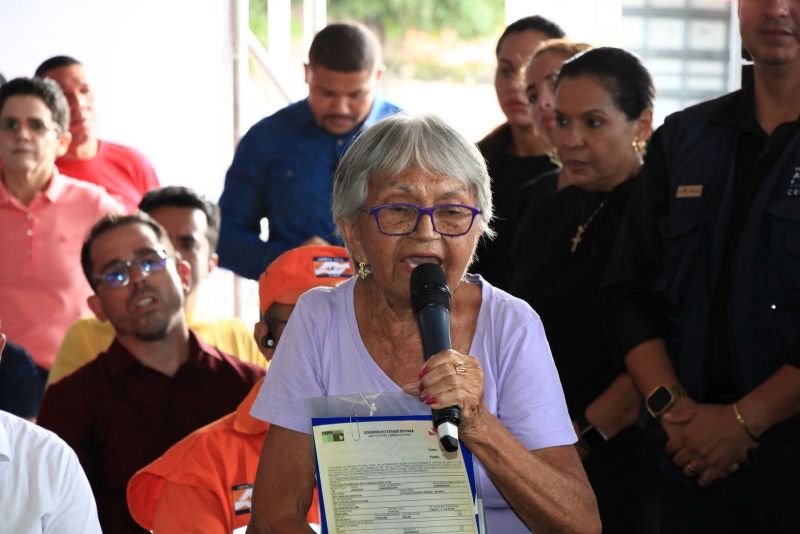 Entrega de títulos de propriedade no bairros do Jaderlândia