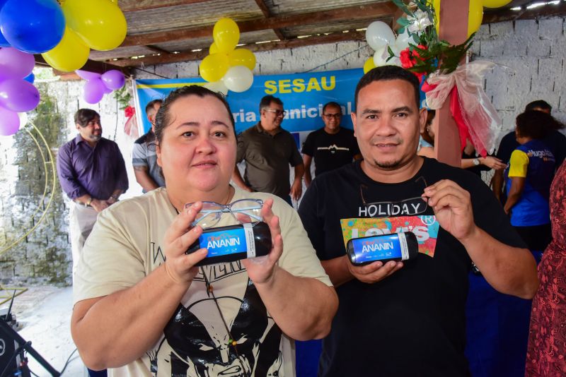 Ato de entrega de óculos para pacientes atendidos pelo Programa Olhar Ananin, no residencial Vila Nova no bairro Coqueiro