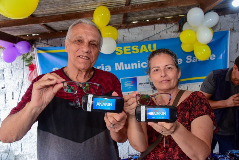 Ato de entrega de óculos para pacientes atendidos pelo Programa Olhar Ananin, no residencial Vila Nova no bairro Coqueiro