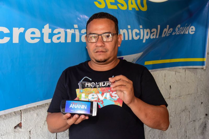 Ato de entrega de óculos para pacientes atendidos pelo Programa Olhar Ananin, no residencial Vila Nova no bairro Coqueiro