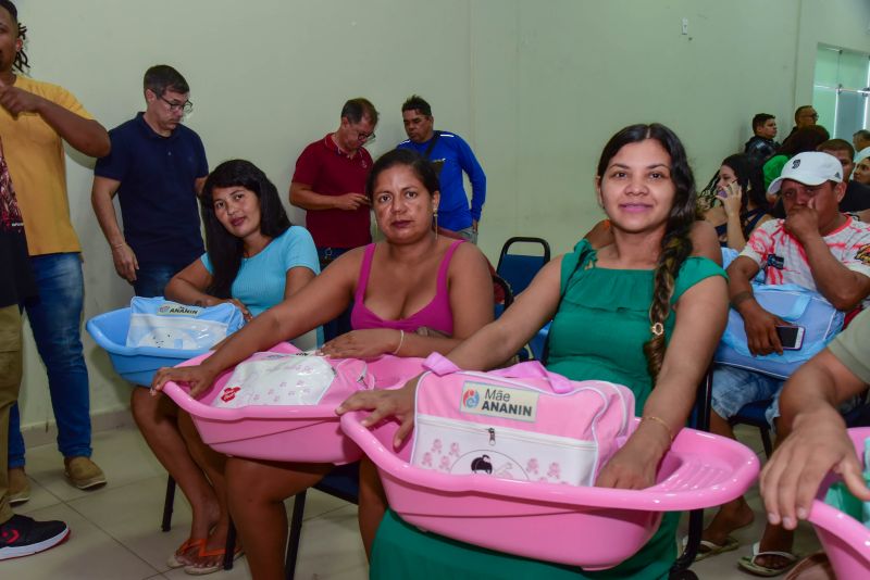 Entrega de 90 kits de enxoval para gestante do Programa Mãe Ananin