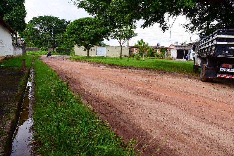 Assinatura de ordem de serviço para recapeamento asfáltico das ruas 6,8,13,14 E 17 no conjunto Júlia Seffer no bairro Águas Lindas