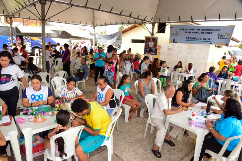 Programa Prefeitura em Movimento na feira do Francisquinho no bairro do Jaderlândia
