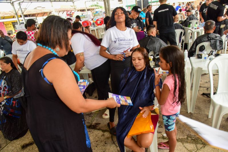 Programa Prefeitura em Movimento na feira do Francisquinho no bairro do Jaderlândia