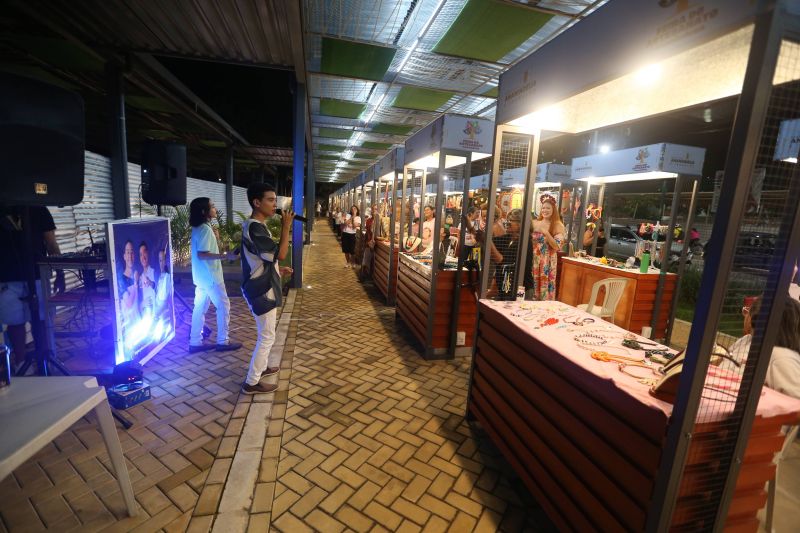 Feira do artesanato com apresentação musical Cleydson e Lohan