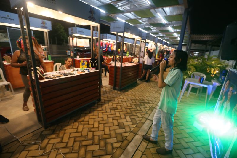 Feira do artesanato com apresentação musical Cleydson e Lohan