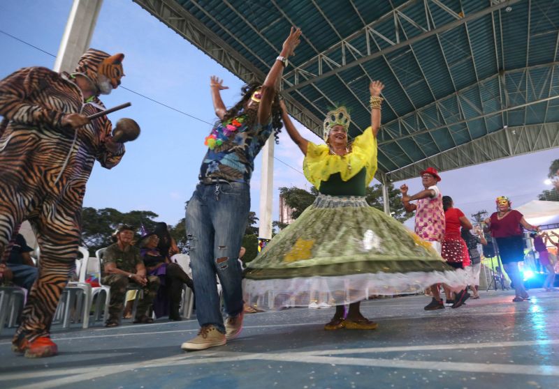 Baile de Máscara da Terceira Idade CRAS Estrela Ananin bairro de Águas Lindas