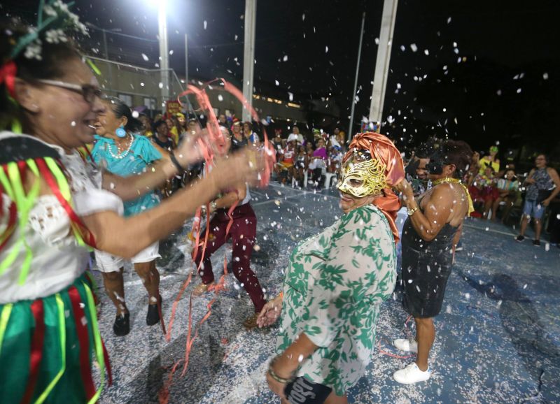 Baile de Máscara da Terceira Idade CRAS Estrela Ananin bairro de Águas Lindas