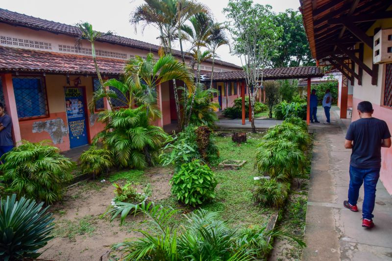 Assinatura de ordem de serviço para reforma da EMEF Hildegarda Caldas de Miranda no bairro Curuçambá