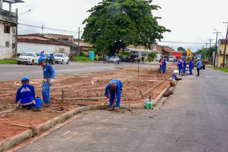 Imagens de trabalhadores nas obras do canteiro da Pa no Distrito Industrial