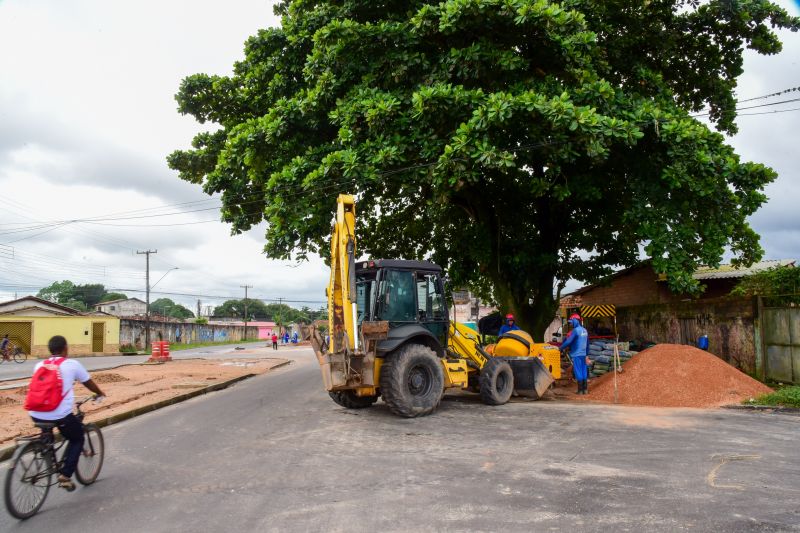 Imagens de trabalhadores nas obras do canteiro da Pa no Distrito Industrial