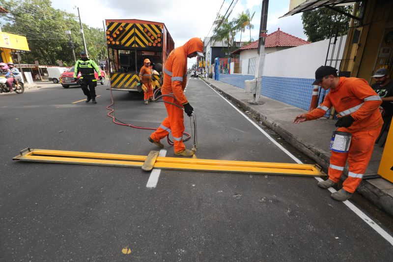 Pintura asfáltica na estrada da Providência bairro do Coqueiro