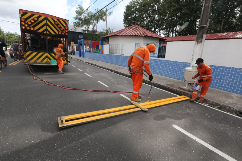 Pintura asfáltica na estrada da Providência bairro do Coqueiro