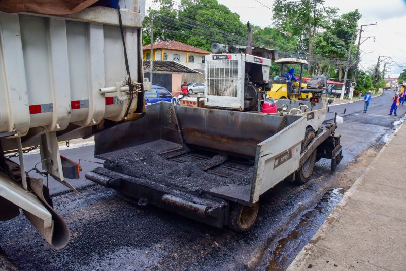 Recapeamento asfáltico na rua São Benedito, no bairro Jaderlândia