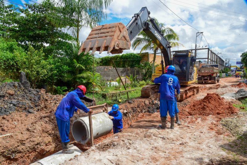 Serviço de Drenagem e Terraplanagem da rua Haroldo Veloso, no bairro Una