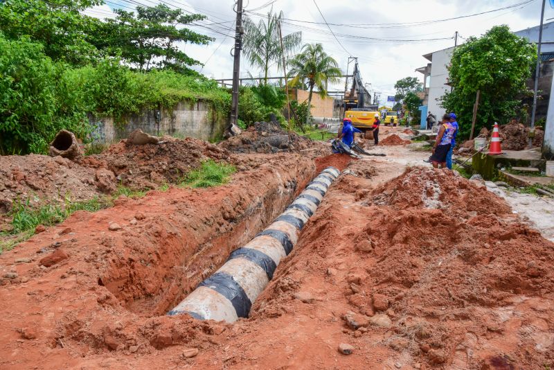 Serviço de Drenagem e Terraplanagem da rua Haroldo Veloso, no bairro Una