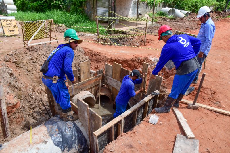 Serviço de Drenagem e Terraplanagem da rua Haroldo Veloso, no bairro Una