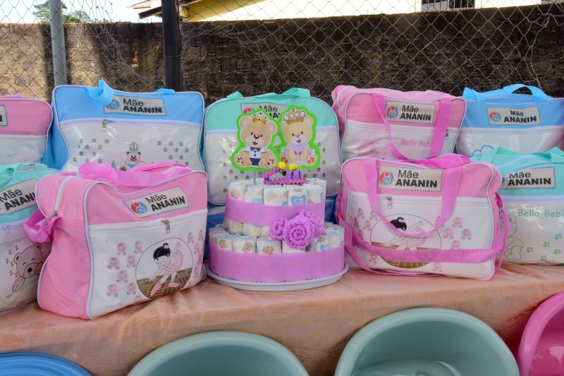 Entrega de Kit Enxoval para Mães do Programa Mãe Ananin, no CRAS Estrela Ananin