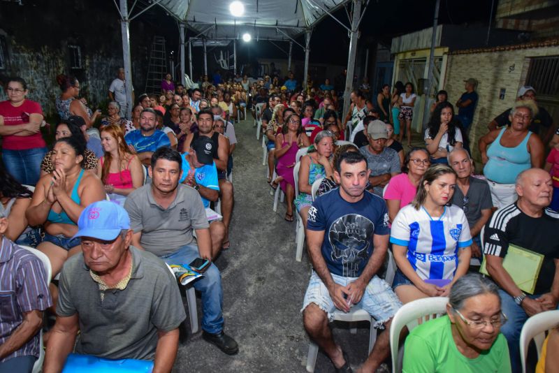 Entrega de títulos de propriedade através do Programa Ananindeua Legal no bairro do Una