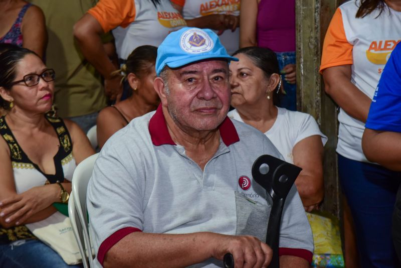 Entrega de títulos de propriedade através do Programa Ananindeua Legal no bairro do Una