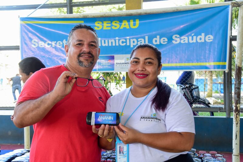 Entrega de óculos para paciente atendidos no Programa Olhar Ananin, no bairro Guanabara