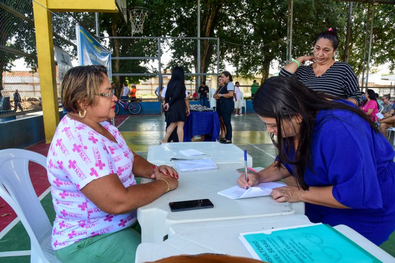 Entrega de óculos para paciente atendidos no Programa Olhar Ananin, no bairro Guanabara