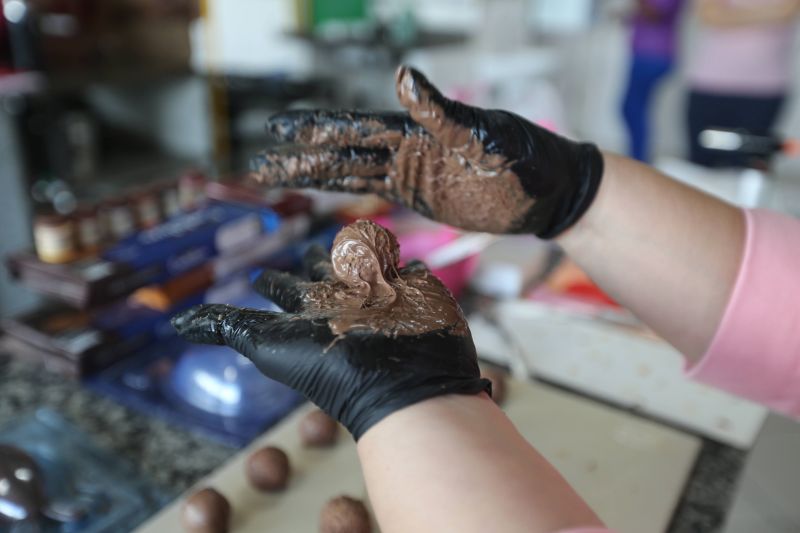 Oficina de chocolate para a páscoa na Unama