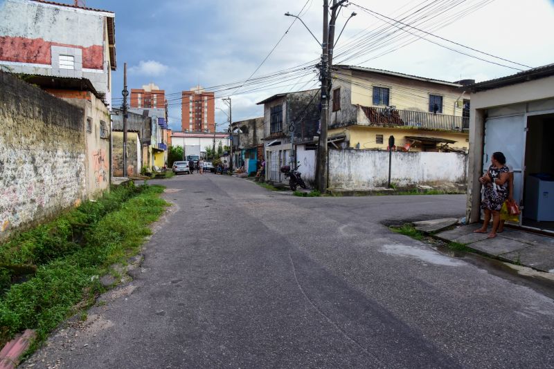 Assinatura de ordem de serviço para drenagem profunda e pavimentação asfáltica das ruas A,B,C,D e E no bairro Jaderlândia Il