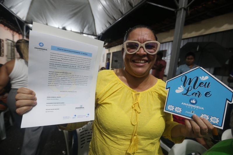 Entrega de Títulos de Propriedade na comunidade Jardim Castanheira no bairro Coqueiro