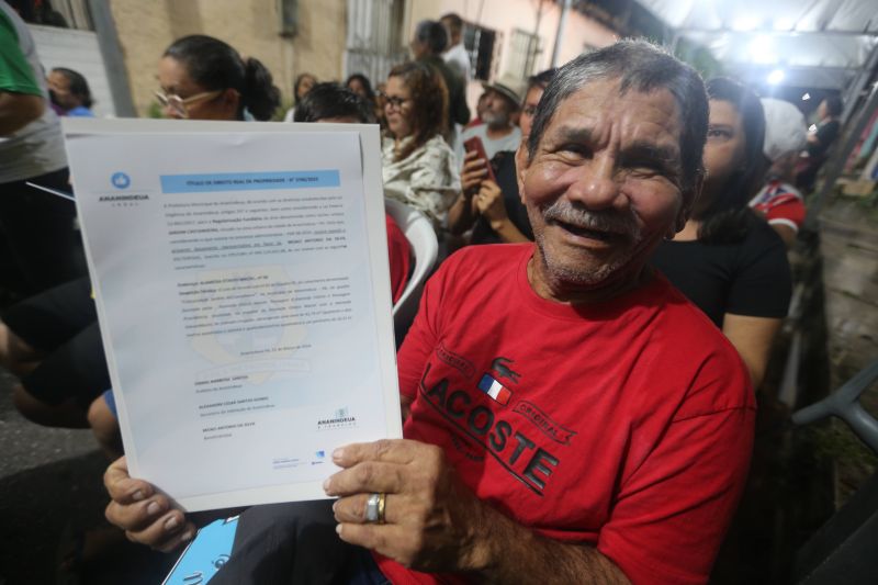 Entrega de Títulos de Propriedade na comunidade Jardim Castanheira no bairro Coqueiro