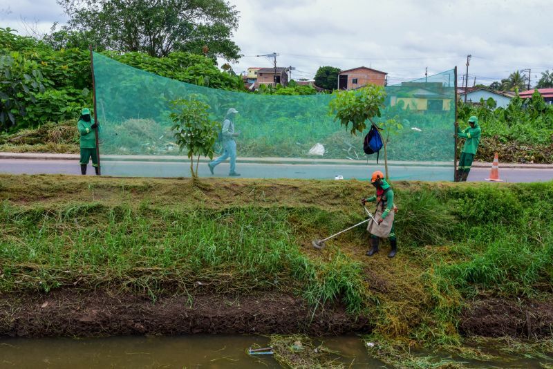 Limpeza do canal do Maguariaçu no bairro Maguari