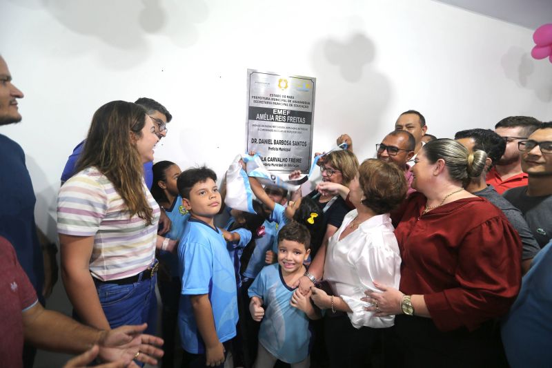 Inauguração da escola Amélia Reis no bairro Centro