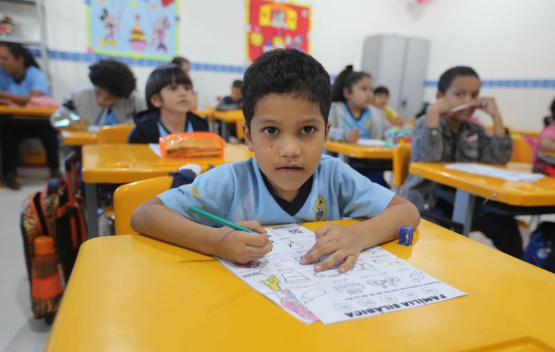 Inauguração da escola Amélia Reis no bairro Centro