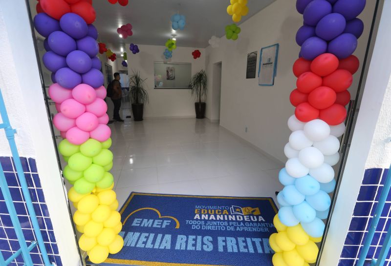 Inauguração da escola Amélia Reis no bairro Centro