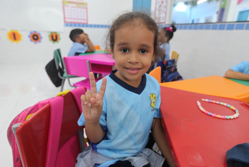 Inauguração da escola Amélia Reis no bairro Centro