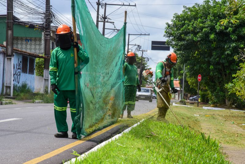 Limpeza da avenida do Icuí entre arterial 5A e avenida Independência no Icuí