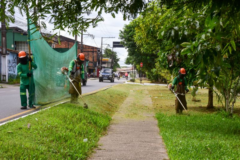 Limpeza da avenida do Icuí entre arterial 5A e avenida Independência no Icuí