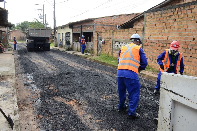 Visita as obras de asfaltamento no Jardim Nova Vida no bairro 40 Horas