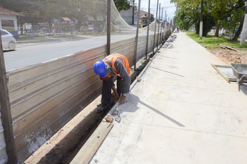 Imagem de apoio das obras do canteiro central da Artéria 18