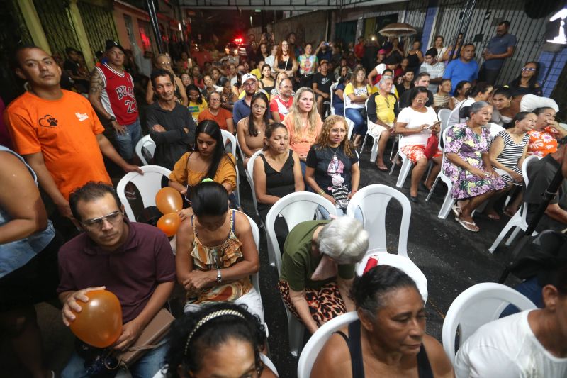 Entrega de títulos de propriedade na comunidade João Batista no bairro do Coqueiro