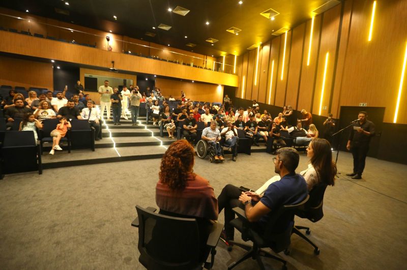 Prefeito Dr Daniel apresenta o Teatro Municipal de Ananindeua para Mídia Social e Colunistas