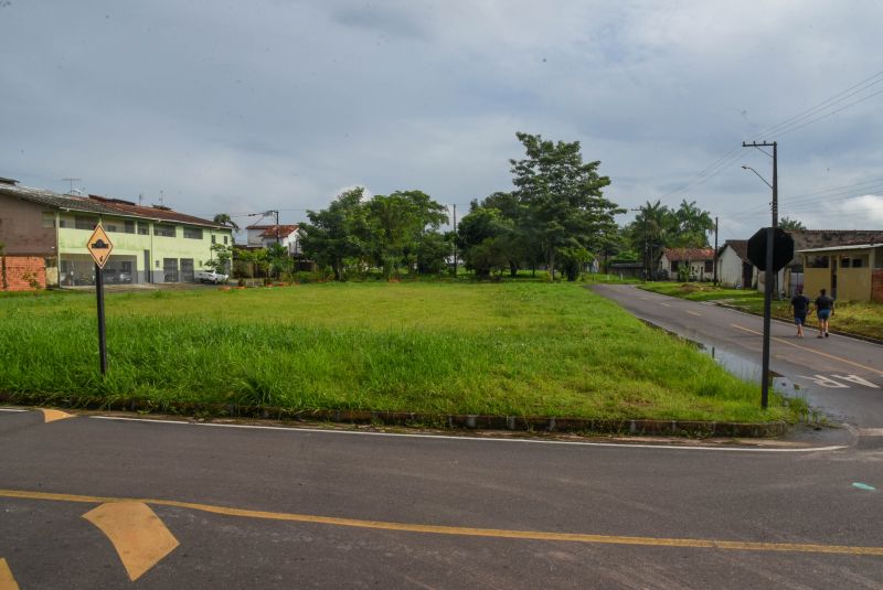 Assinatura de ordem de serviço para construção do Parque Zona Sul no conjunto Julia Seffer