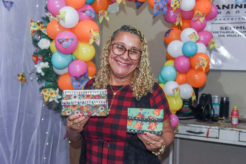 Certificação do curso de confecção de bolsa em tecidos na Secretaria da Mulher
