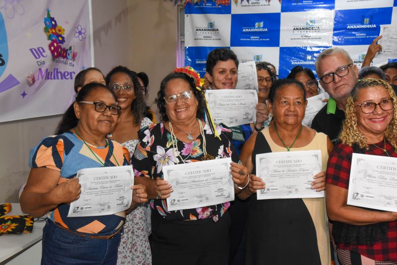 Certificação do curso de confecção de bolsa em tecidos na Secretaria da Mulher