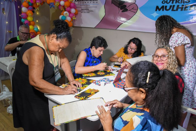 Certificação do curso de confecção de bolsa em tecidos na Secretaria da Mulher