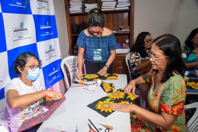 Certificação do curso de confecção de bolsa em tecidos na Secretaria da Mulher