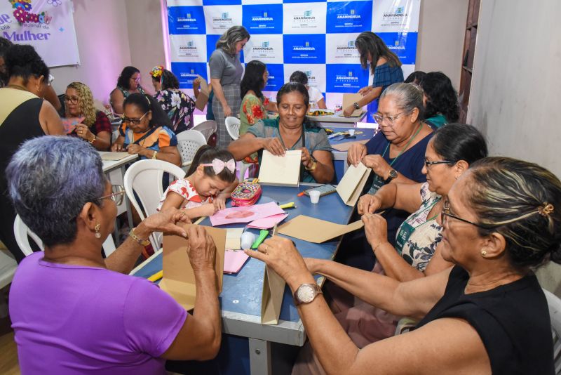 Certificação do curso de confecção de bolsa em tecidos na Secretaria da Mulher