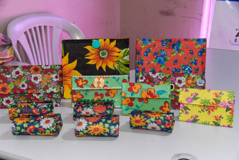 Certificação do curso de confecção de bolsa em tecidos na Secretaria da Mulher