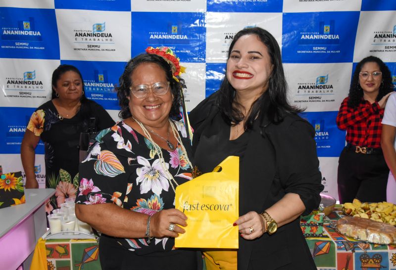 Certificação do curso de confecção de bolsa em tecidos na Secretaria da Mulher